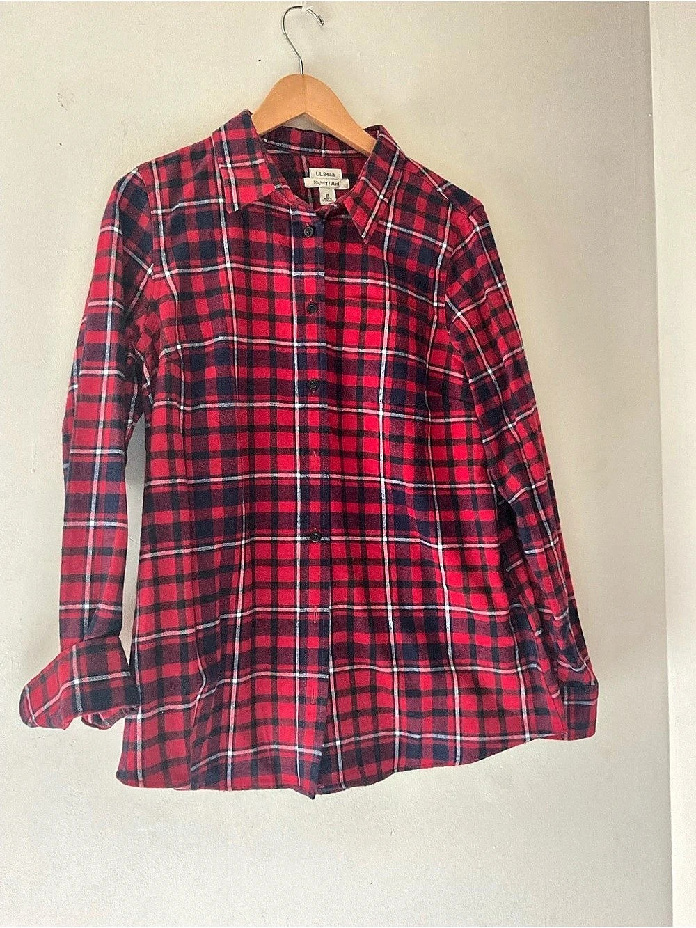 L.L.Bean Slightly Fitted Plaid Button Down in Red & Blue Size Medium